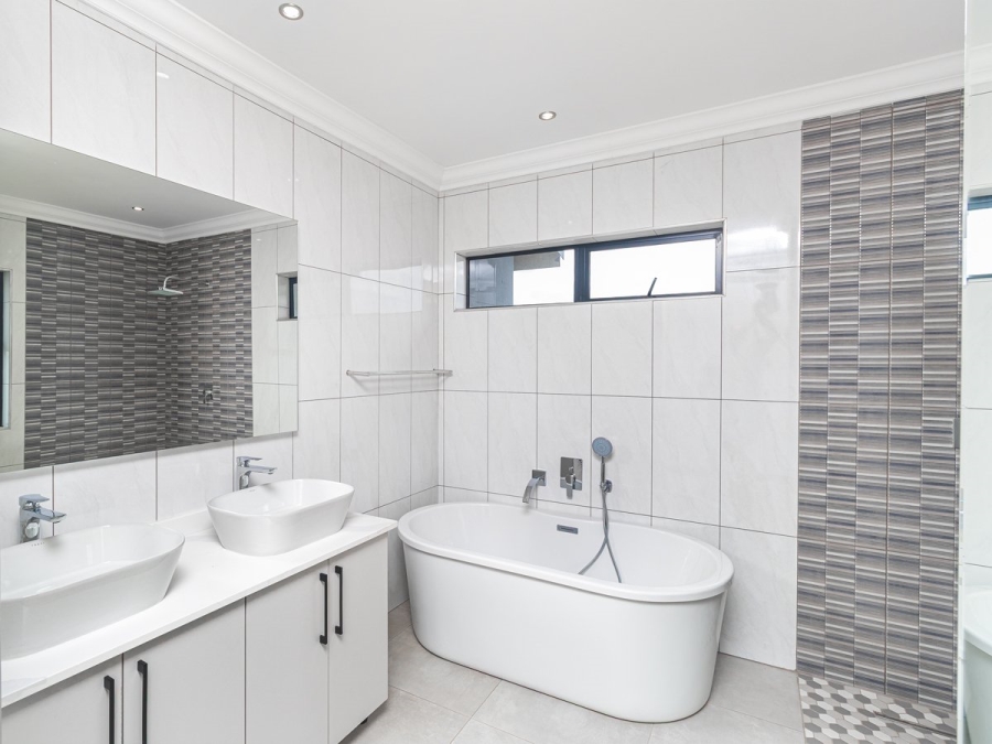 4 Bedroom Property for Sale in Xanadu Eco Park North West